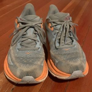 Women’s HOKA Clifton 9 size 8